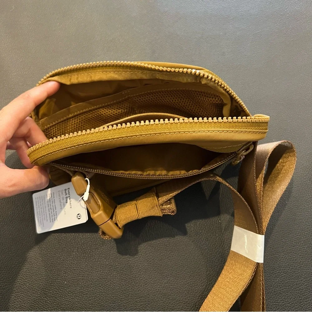 NWT lululemon everywhere belt bag - Picture 5 of 8